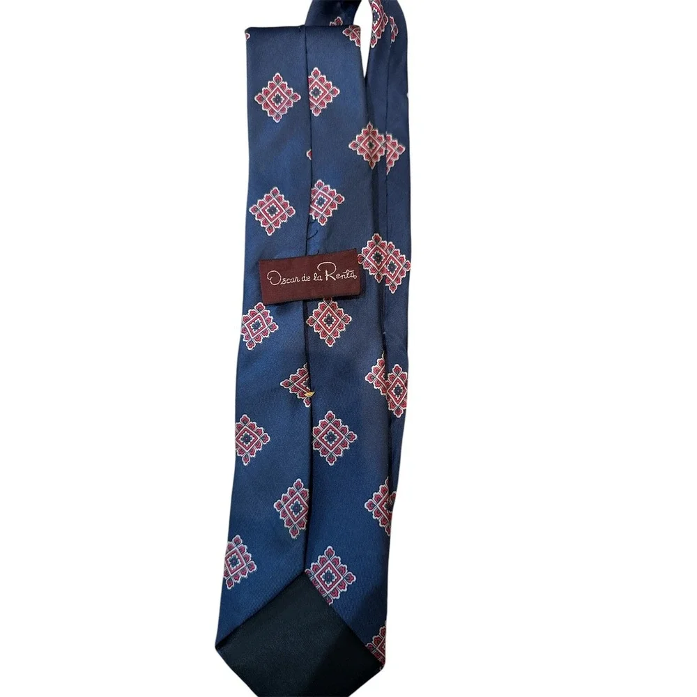 Oscar De La Renta Mens‎ Necktie Blue Red